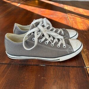 Women’s Size 8.5 Grey Converse